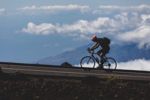 Mountainbiker mit Fahrradrucksack