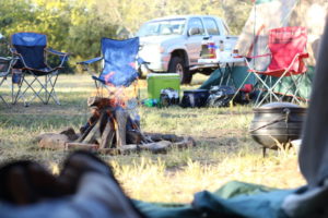 Campingplatz mit Feuerstelle und Camping Toilette